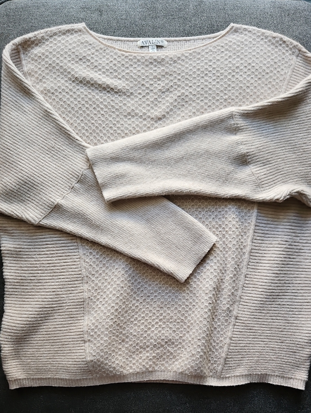 AVALIN Beige Waffle Knit Ribbed Sleeve Crewneck Sweater L EUC